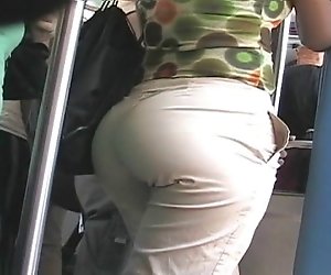Candid Schöne Boty im Bus