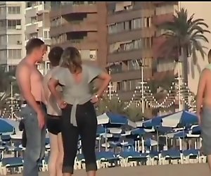 EIN KLEINER STRAND VORSPIEL MIT FREUNDEN:)